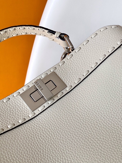 フェンディバッグ着用イメージ